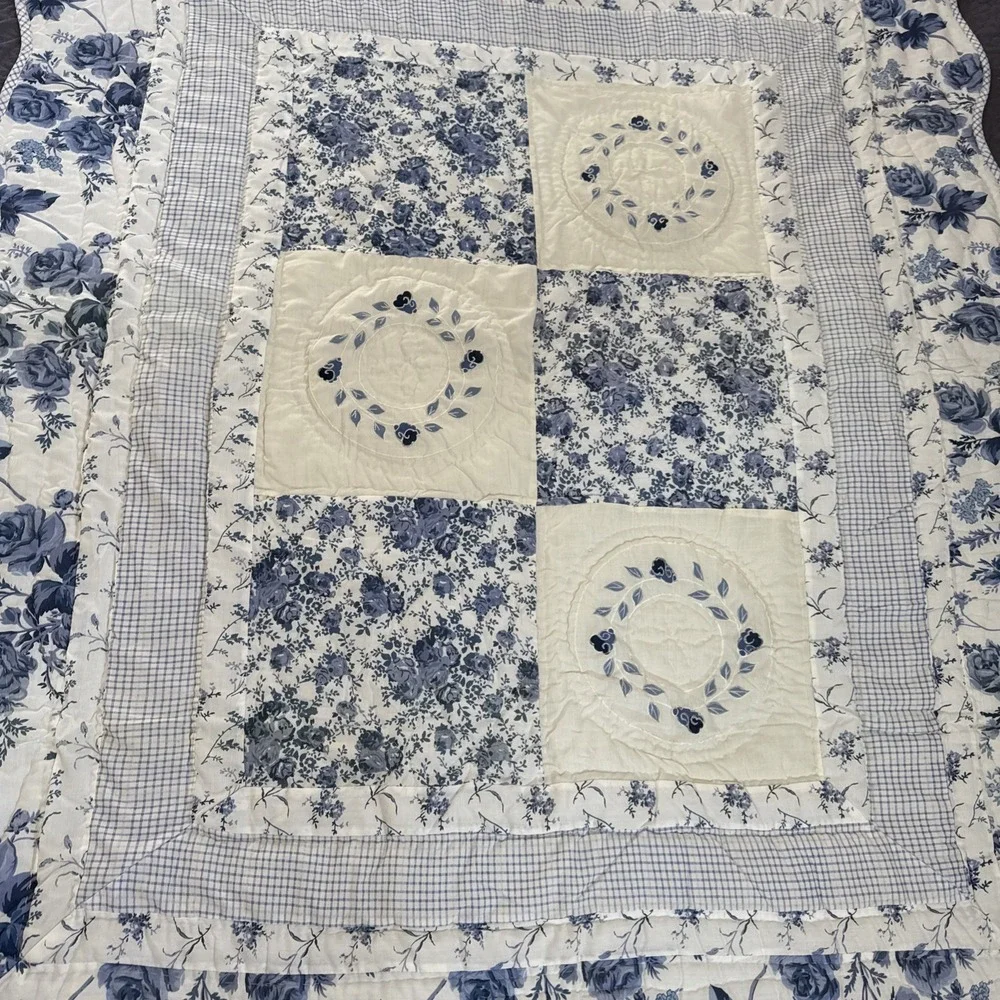 Embroidered Patchwork Quilt Scalloped Edge Lap Baby Blanket Wall Hanging 49x 61